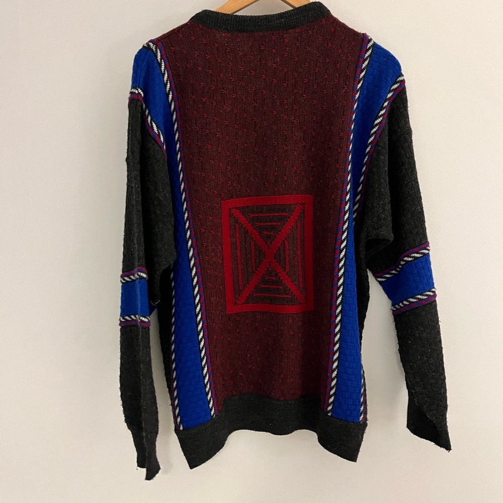 Stylish Men's Crewneck Sweater with Geometric Design